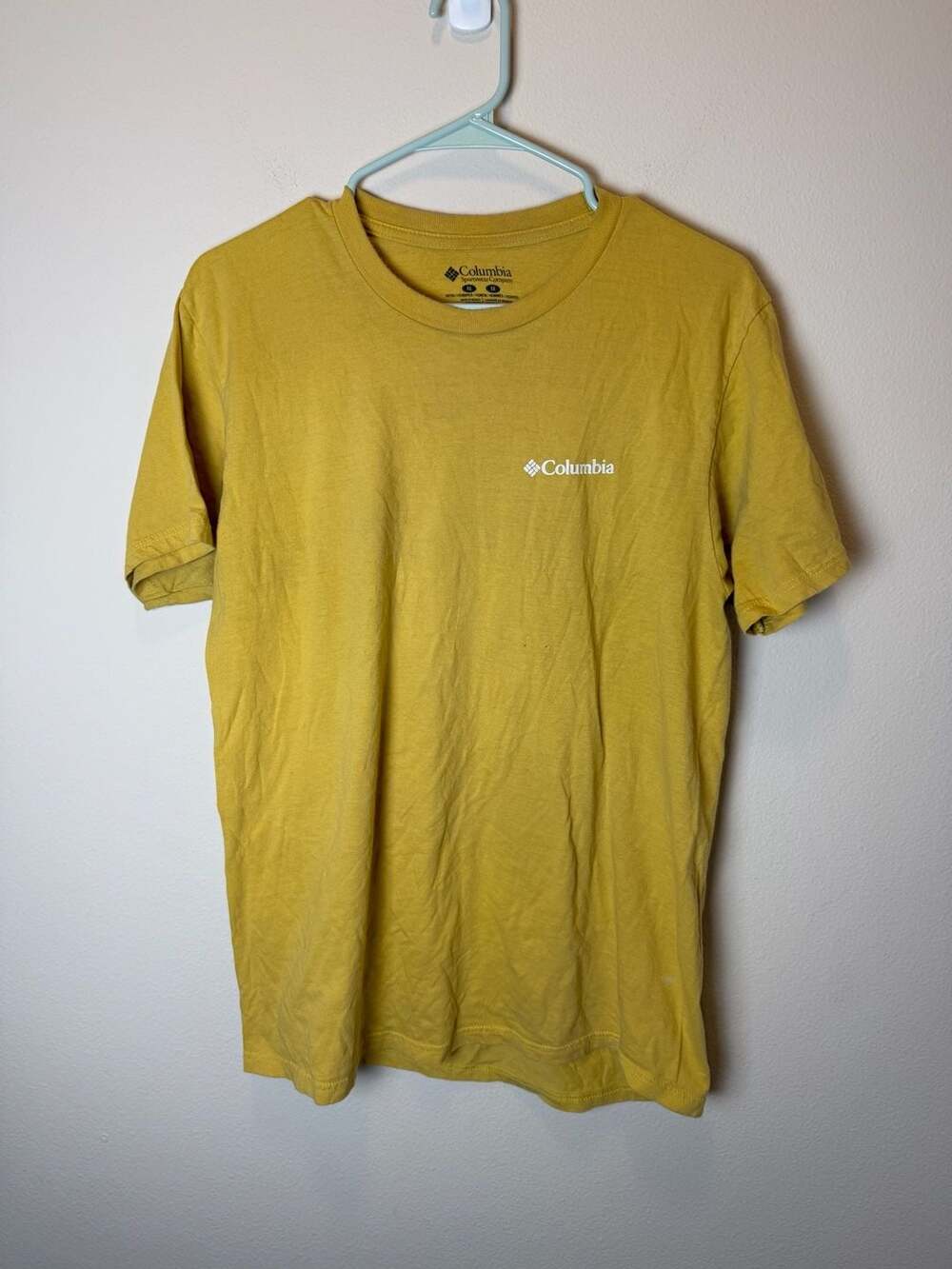 Columbia Graphic T-Shirt Size M Yellow Camping Jeep Outdoor Gear